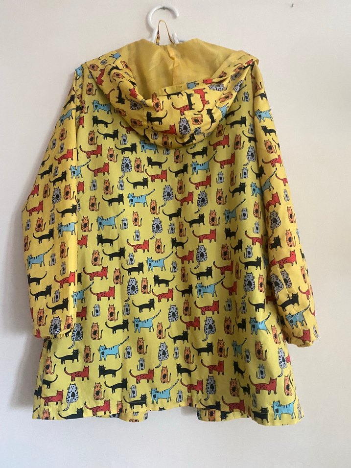 Kadın sarı kedi baskılı yağmurluk - Görsel 2