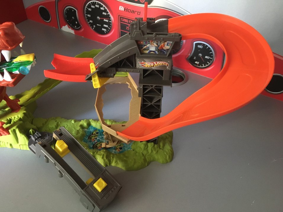 Kırmızı Dinozor ve Yarış Seti Oyuncak Araba hot wheels  set - Görsel 2