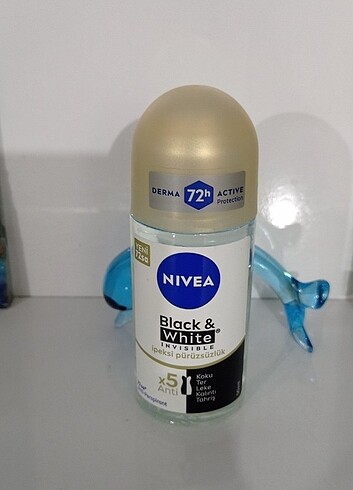 NIVEA Kadın Roll On Deodorant Black&white Invisible Ipeksi Pürüz