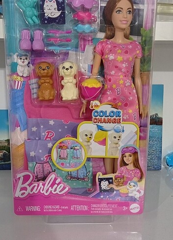 Barbie ve Köpekçikleri Pijama Partisi Oyun Seti HXN01