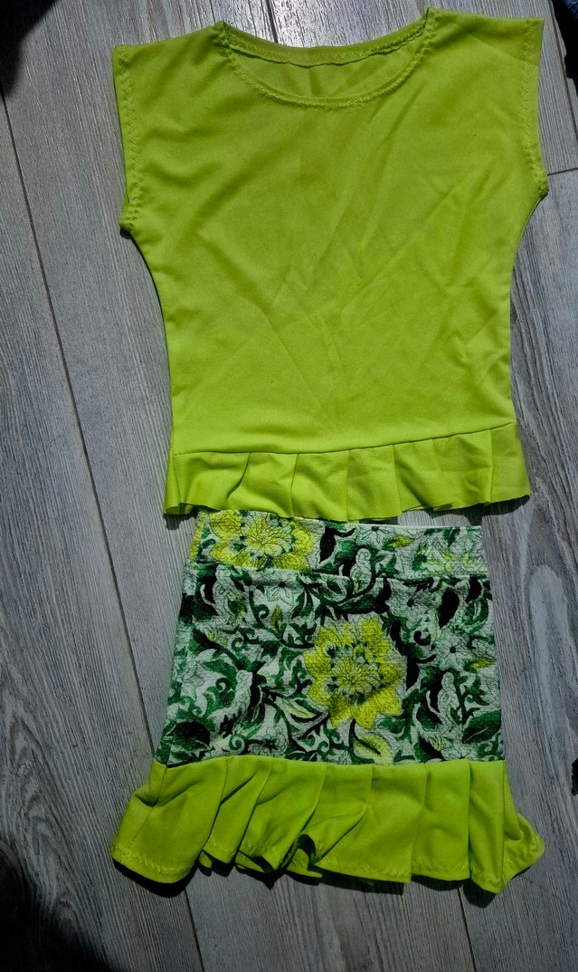 Kız Çocuk Yeşil Kolsuz Fırfırlı Tişört ve etek 2li takım - Görsel 3