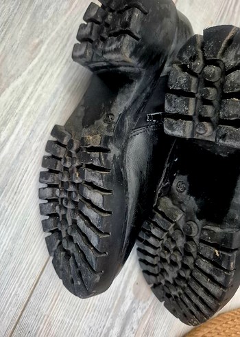 Tokalı Siyah Deri Blok Topuklu Kadın Bot - Görsel 4