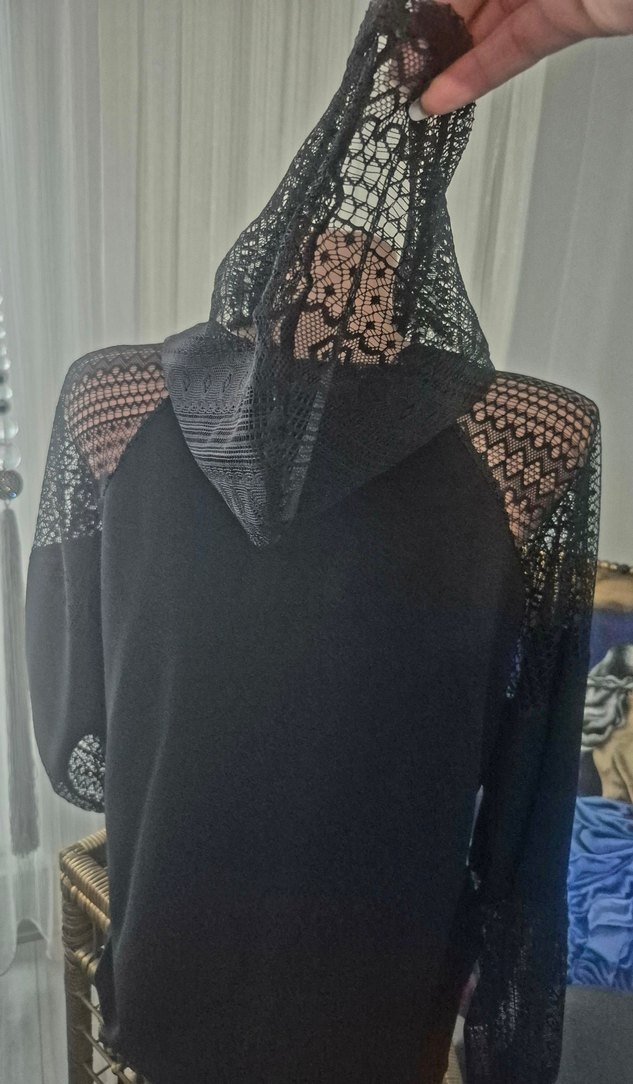 Dantel Detaylı Siyah V Yaka Uzun Kollu Bluz - Görsel 4