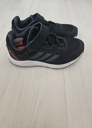 30 Beden Orjinal Adidas Erkek Çocuk Siyah Cırtlı Spor Ayakkabı