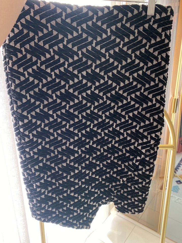 Desenli Siyah Piliseli Midi Etek - Görsel 2