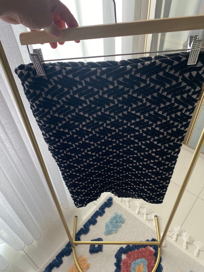 Desenli Siyah Piliseli Midi Etek - Görsel 5