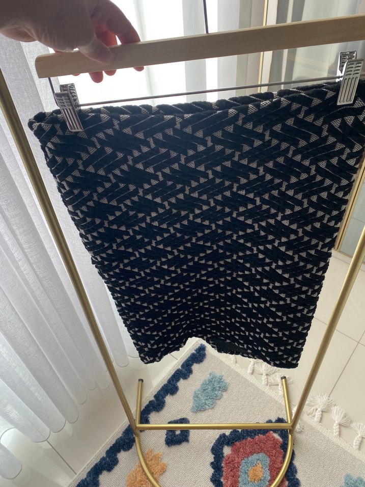 Desenli Siyah Piliseli Midi Etek - Görsel 4