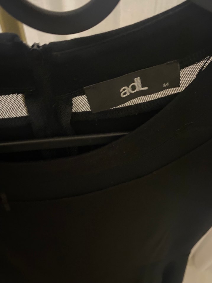 Siyah Kısa Kollu Elbise - Görsel 3