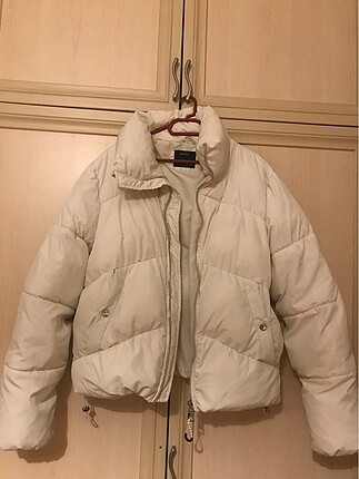 Bershka beyaz şişme mont