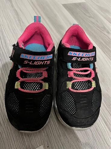 23 Beden siyah Renk Skechers çocuk ayakkabı