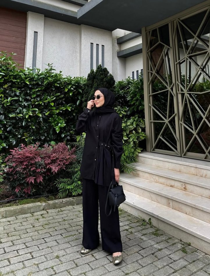 Siyah Uzun Kollu Yüksek Yakalı Kadın Takım - Görsel 2