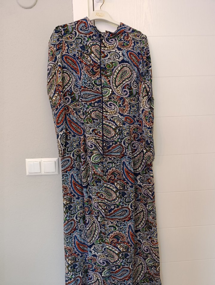 Tesettür dik yaka prenses kol pensli uzun elbise - Görsel 4