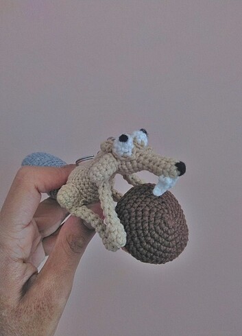  Amigurumi scrat anahtarlık 