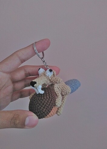  Beden Amigurumi scrat anahtarlık 