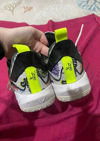 Renkli Baskılı Basketbol Ayakkabısı Velcro Bantlı - Görsel 3