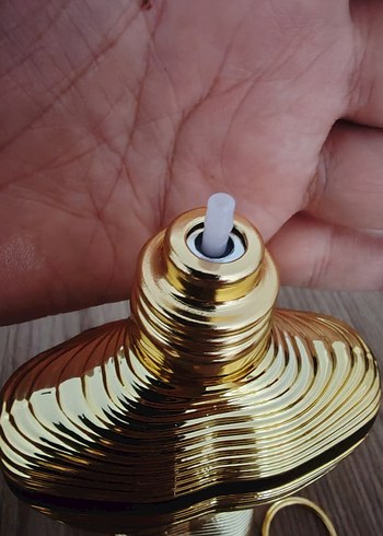 Altın Parfüm Şişesi, Avangard Stil - Görsel 2