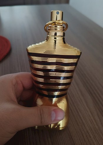 Altın Parfüm Şişesi, Avangard Stil - Görsel 5