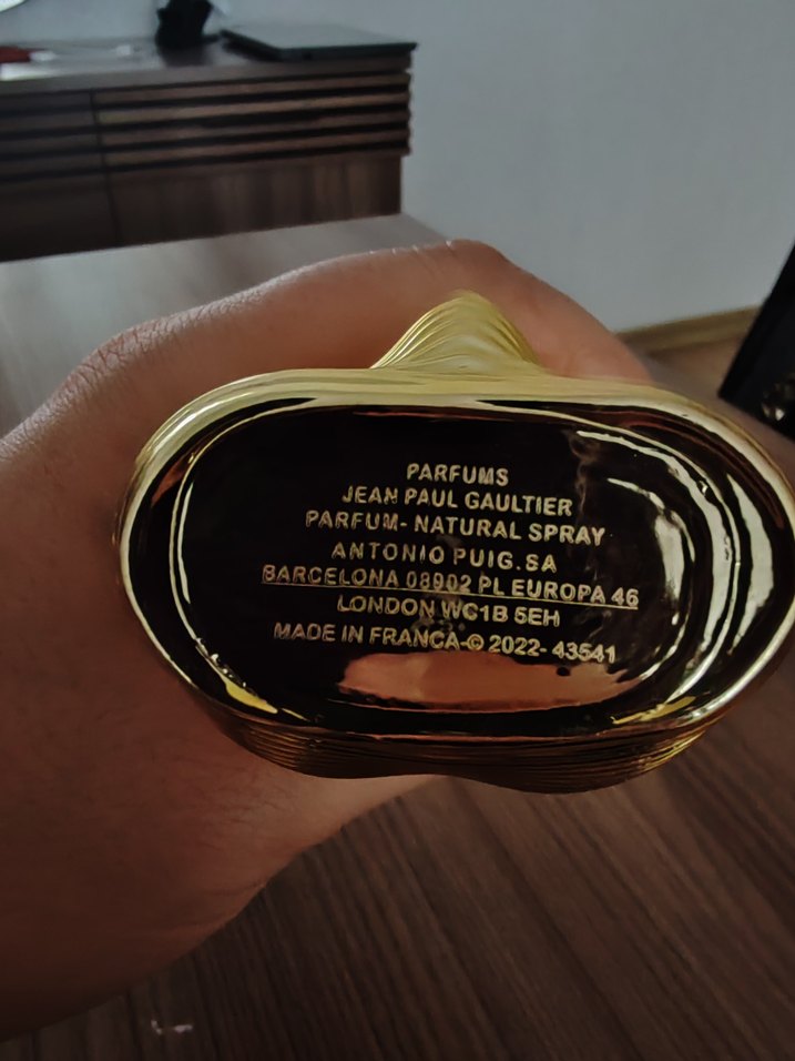 Altın Parfüm Şişesi, Avangard Stil - Görsel 4