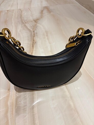 Beden Charles keith