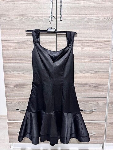 Siyah Elbise - Görsel 2
