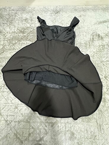 Siyah Elbise - Görsel 3