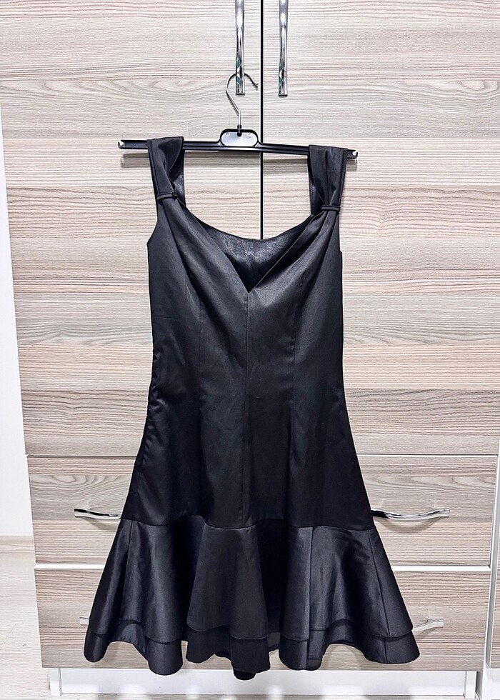 Siyah Elbise - Görsel 2