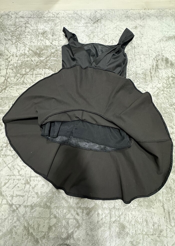 Siyah Elbise - Görsel 3