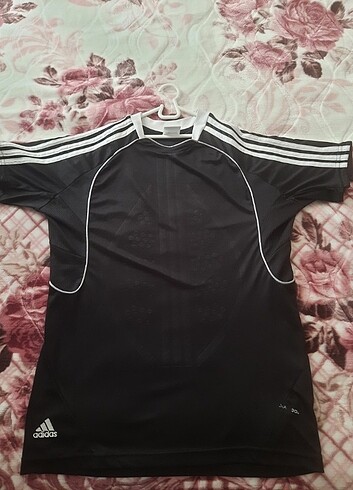 Adidas tsort