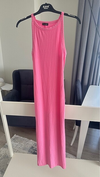Pembe elbise