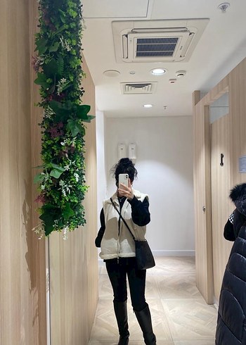 Beyaz Deri Kürklü Halter Yaka Kadın Yelek - Görsel 2