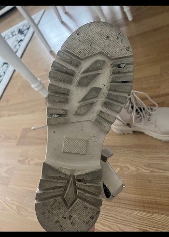 Bej Kadın Deri Kalın Tabanlı Bot - Görsel 3