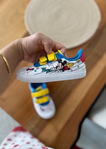 Adidas spor ayakkabı