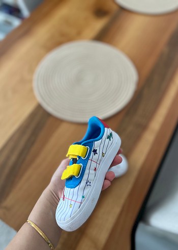 26 Beden beyaz Renk Adidas spor ayakkabı