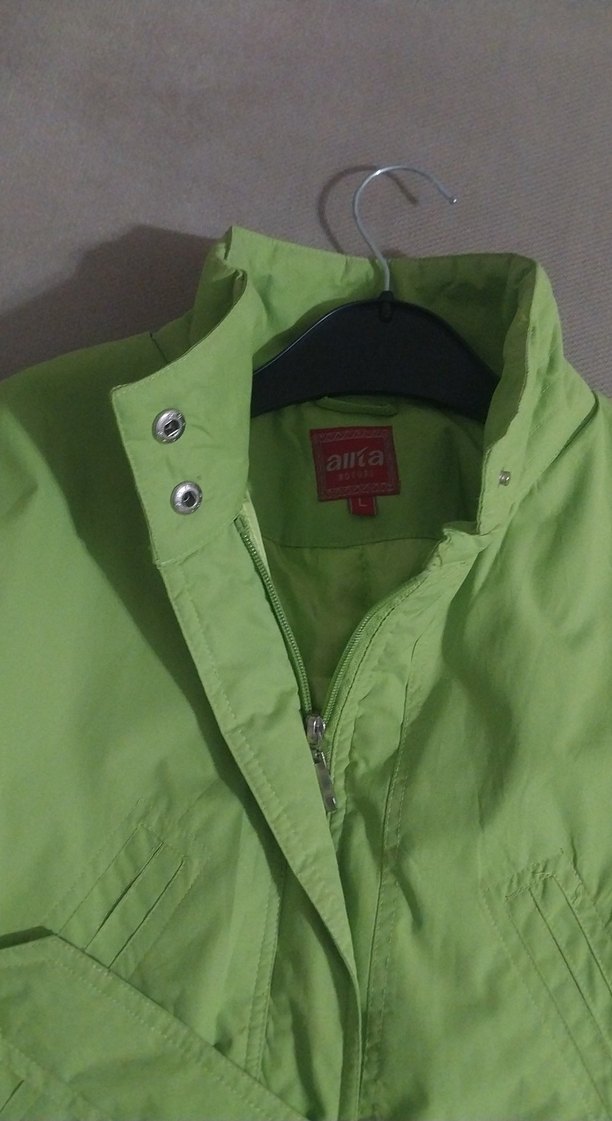 Yeşil Kemerli Kadın Mont - Görsel 2