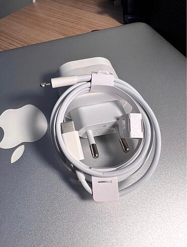 iPhone şarj aleti