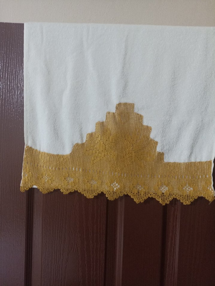 Nakışlı Beyaz Havlu Altın Detaylı - Görsel 2