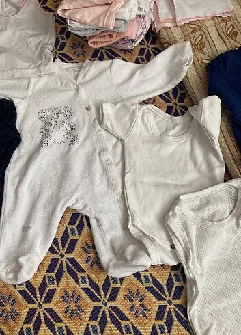 3 Ay Beden çeşitli Renk Bebek kıyafeti