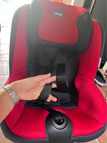 9- 18 kg Beden kırmızı Renk Chicco 9-18 kg oto koltuğu isofix