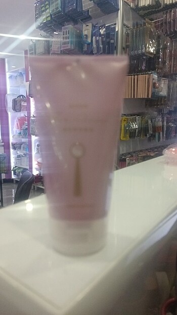 Avon far Amway ayrı vücut kremi 