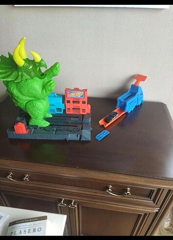 Triceratops hot wheels yolu