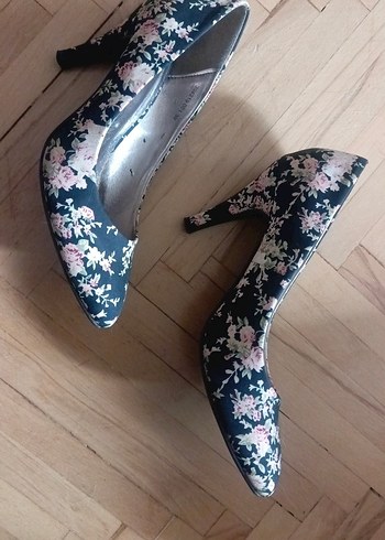 Çiçek desenli Stiletto. - Görsel 2