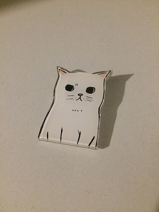 herkesten nefret eden kedi broşu 