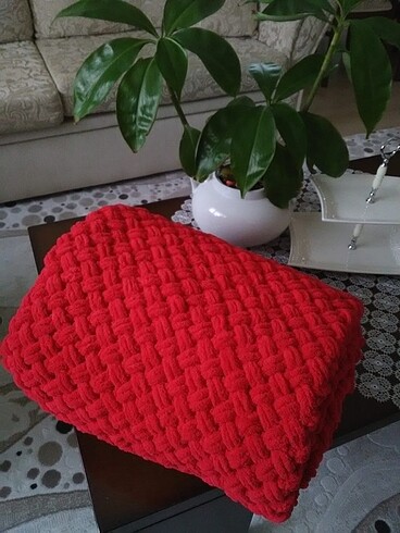 Düz model kırmızı battaniye