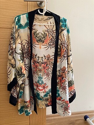 Stradivarius çiçekli kimono