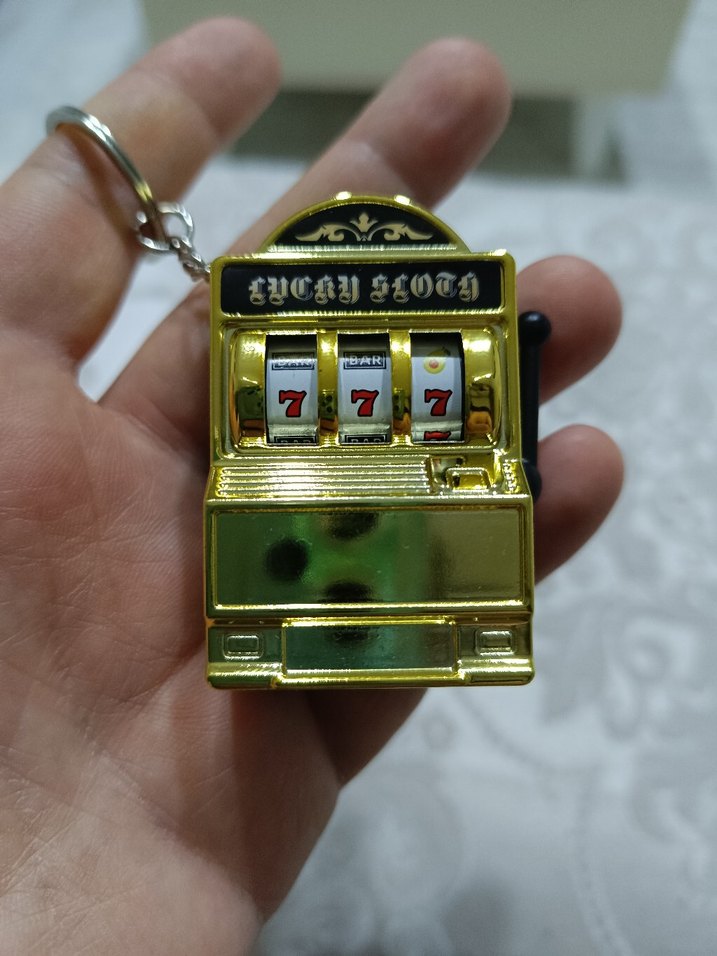 Altın Renkli Vintage Slot Makinesi Anahtarlık - Görsel 2
