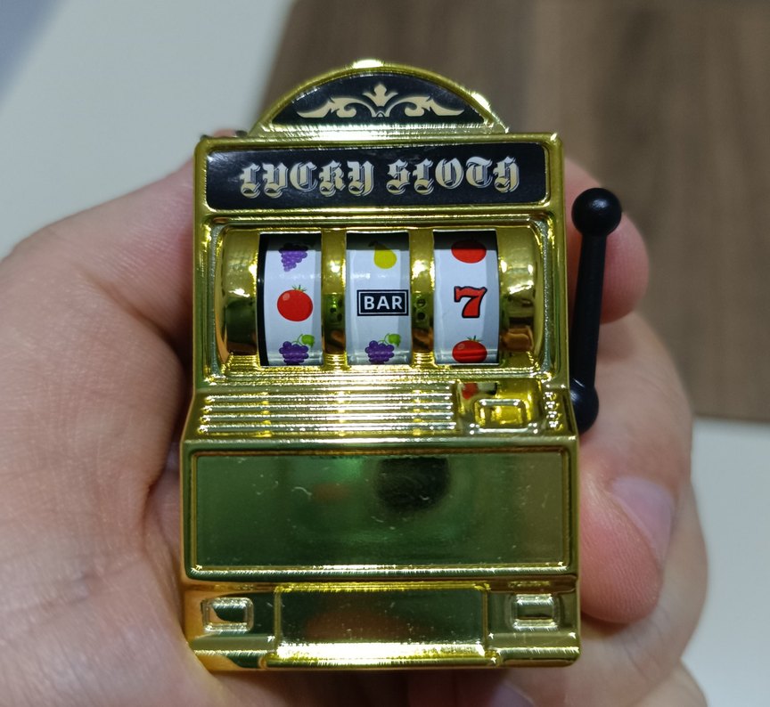 Altın Renkli Vintage Slot Makinesi Anahtarlık - Görsel 4