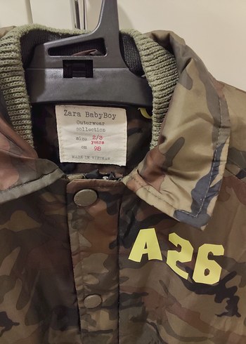 Kapüşonlu Kamuflaj Desenli Erkek Çocuk Mont - Görsel 3