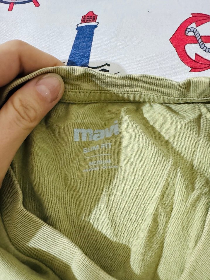 Mavi Baskılı V Yaka tişört - Görsel 2