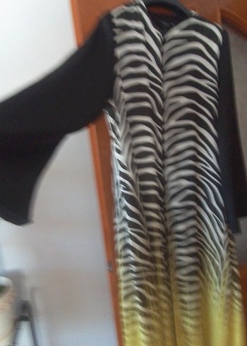 Siyah Sarı Zebra Desenli Uzun Elbise - Görsel 2