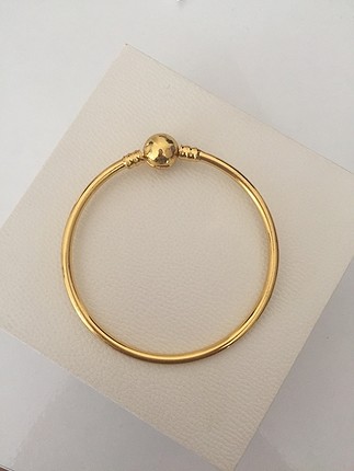 Gold bangle